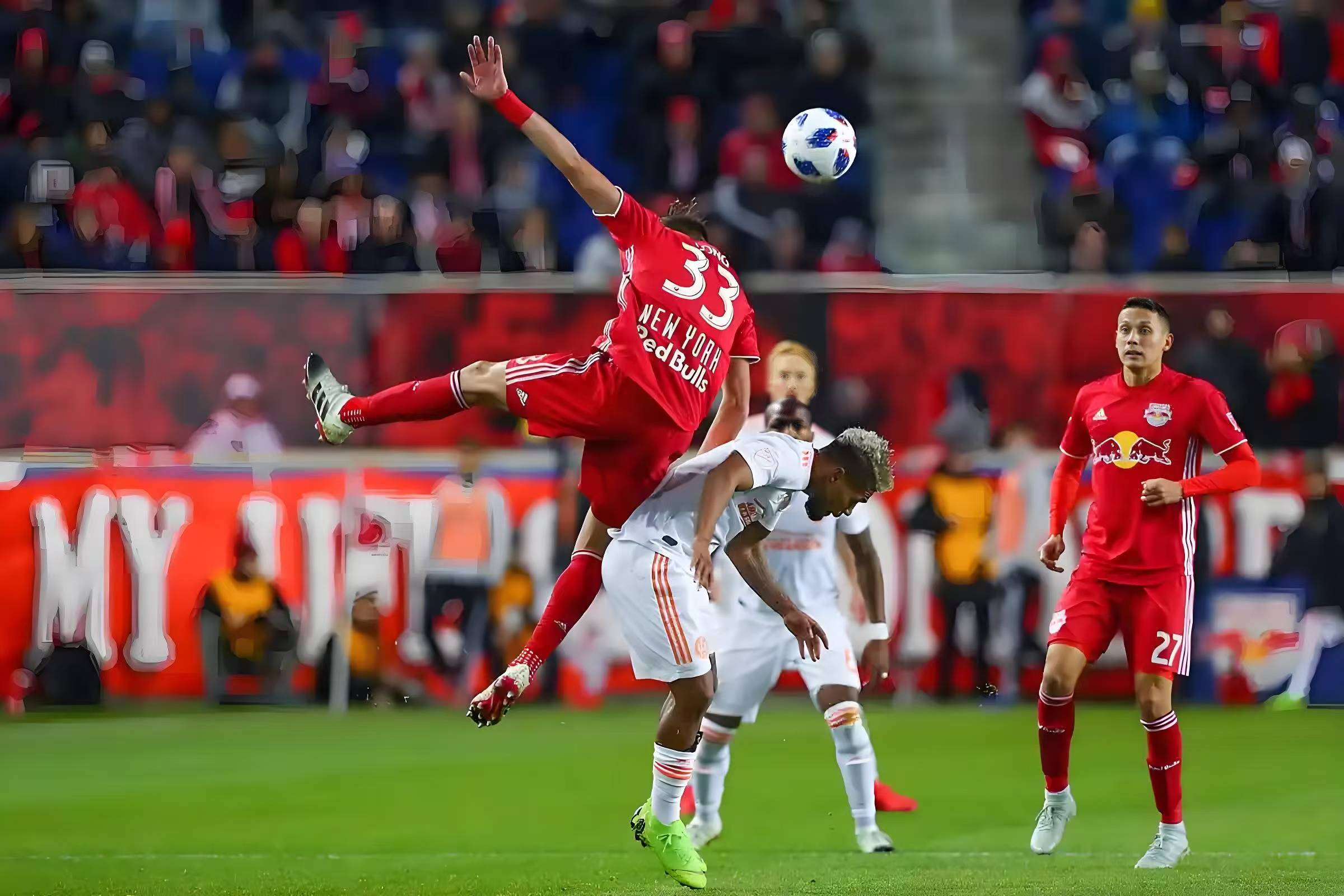 关于今夜达拉斯独行侠调整名单以备德国杯本菲卡复出首秀备战中超，国际比赛日纽卡斯尔调整名单看傻球迷的信息爱游戏网页版