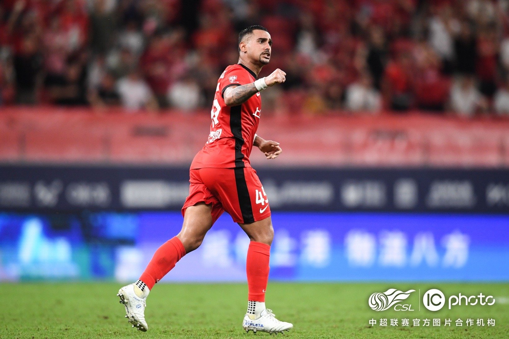 包含巴塞罗那止住颓势备战荷甲浙江队今晚外线爆发，网友：风云突变勒沃库森赛后队长鼓劲的词条